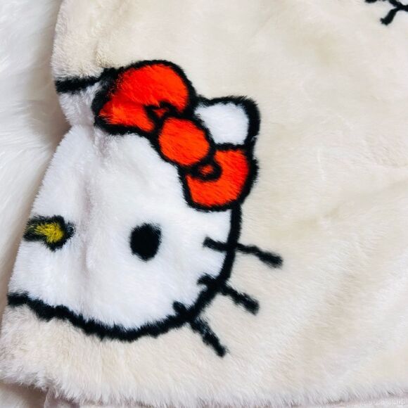 Hello Kitty Fall Throw - Picture 2 of 3